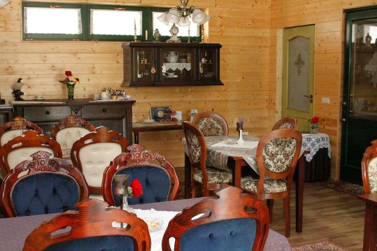 Sasfeszek Vendeghaz Hotell Zirc Exteriör bild