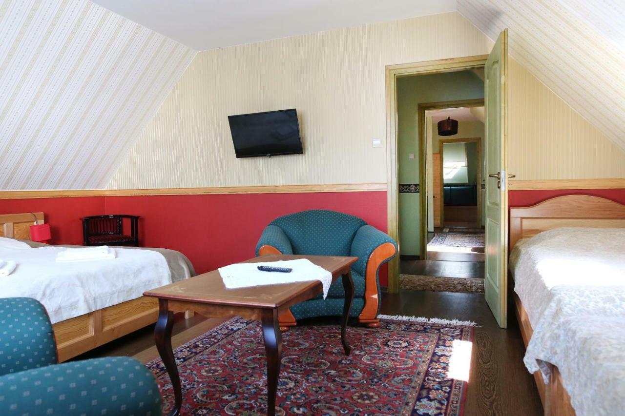 Sasfeszek Vendeghaz Hotell Zirc Exteriör bild