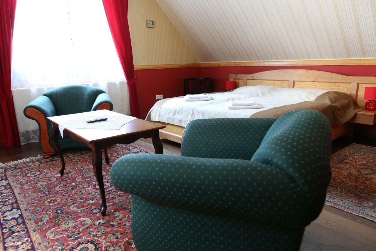 Sasfeszek Vendeghaz Hotell Zirc Exteriör bild