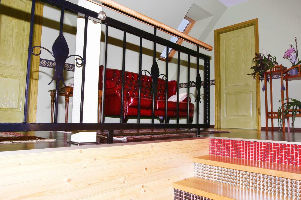 Sasfeszek Vendeghaz Hotell Zirc Exteriör bild