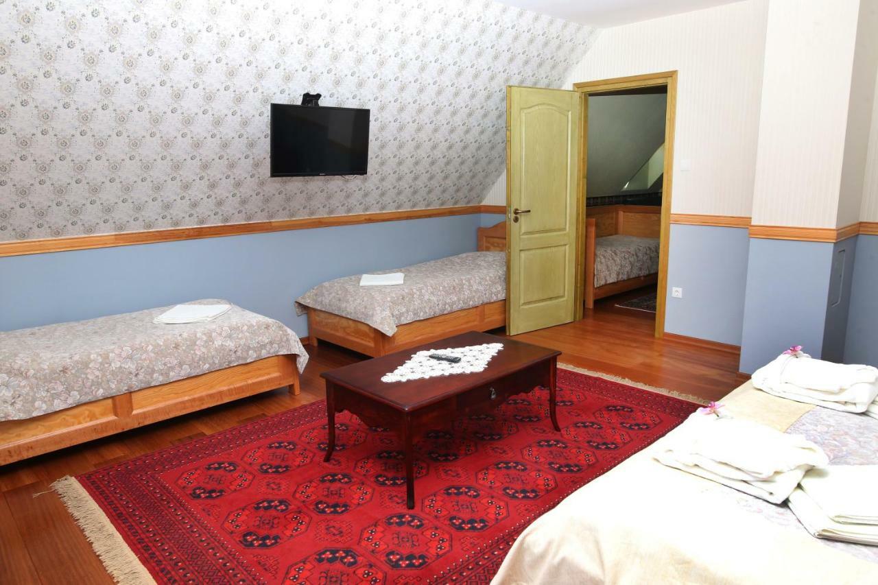 Sasfeszek Vendeghaz Hotell Zirc Exteriör bild