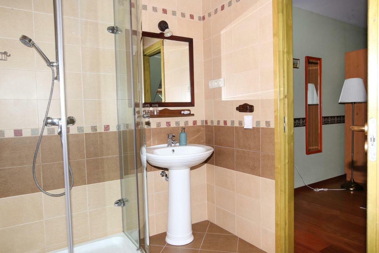 Sasfeszek Vendeghaz Hotell Zirc Exteriör bild